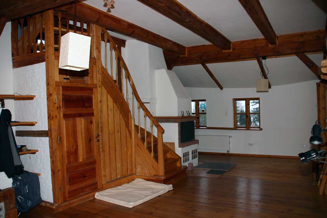Kellertür und Treppe nach oben