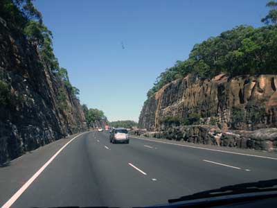 Highway durch Felsen